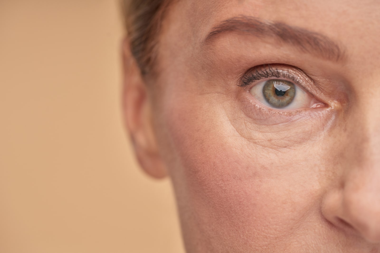 Tratamiento de polinucleótidos en contorno de ojos en clínica Oneskin-MED